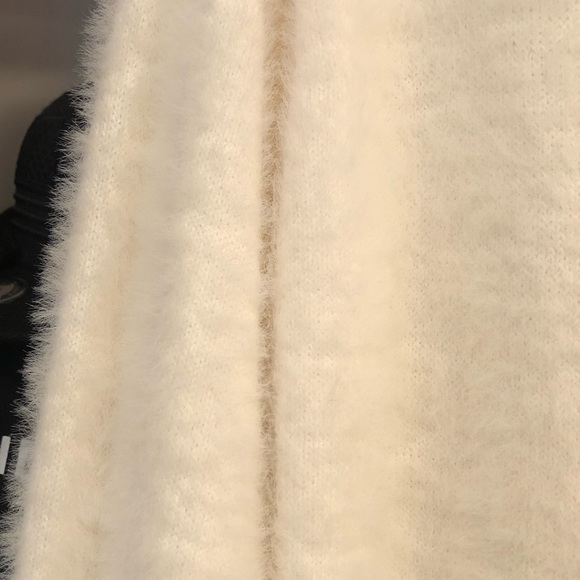 Clean Fuzzy Sweater - Picture 3 of 4